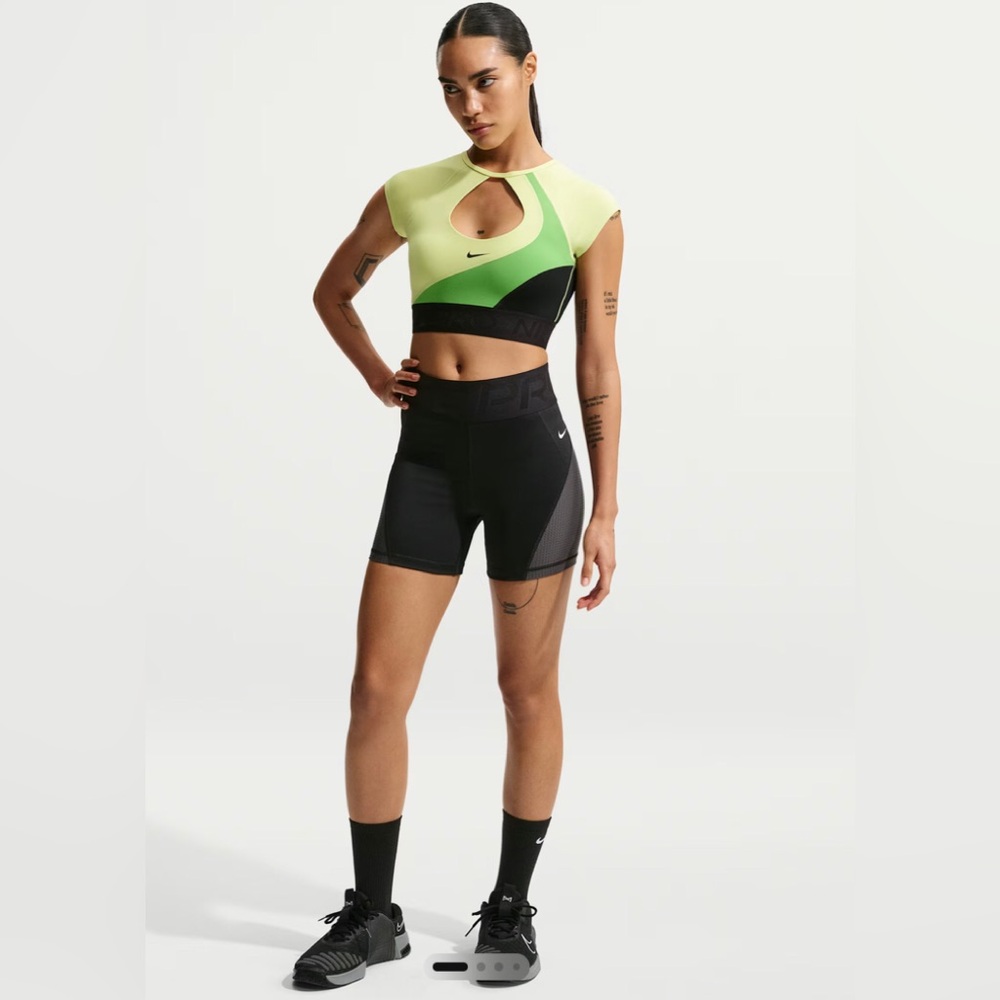 NWT! Nike Pro Sculpt Women's Dri-FIT High-Waisted 5" Biker Shorts Black Size: L